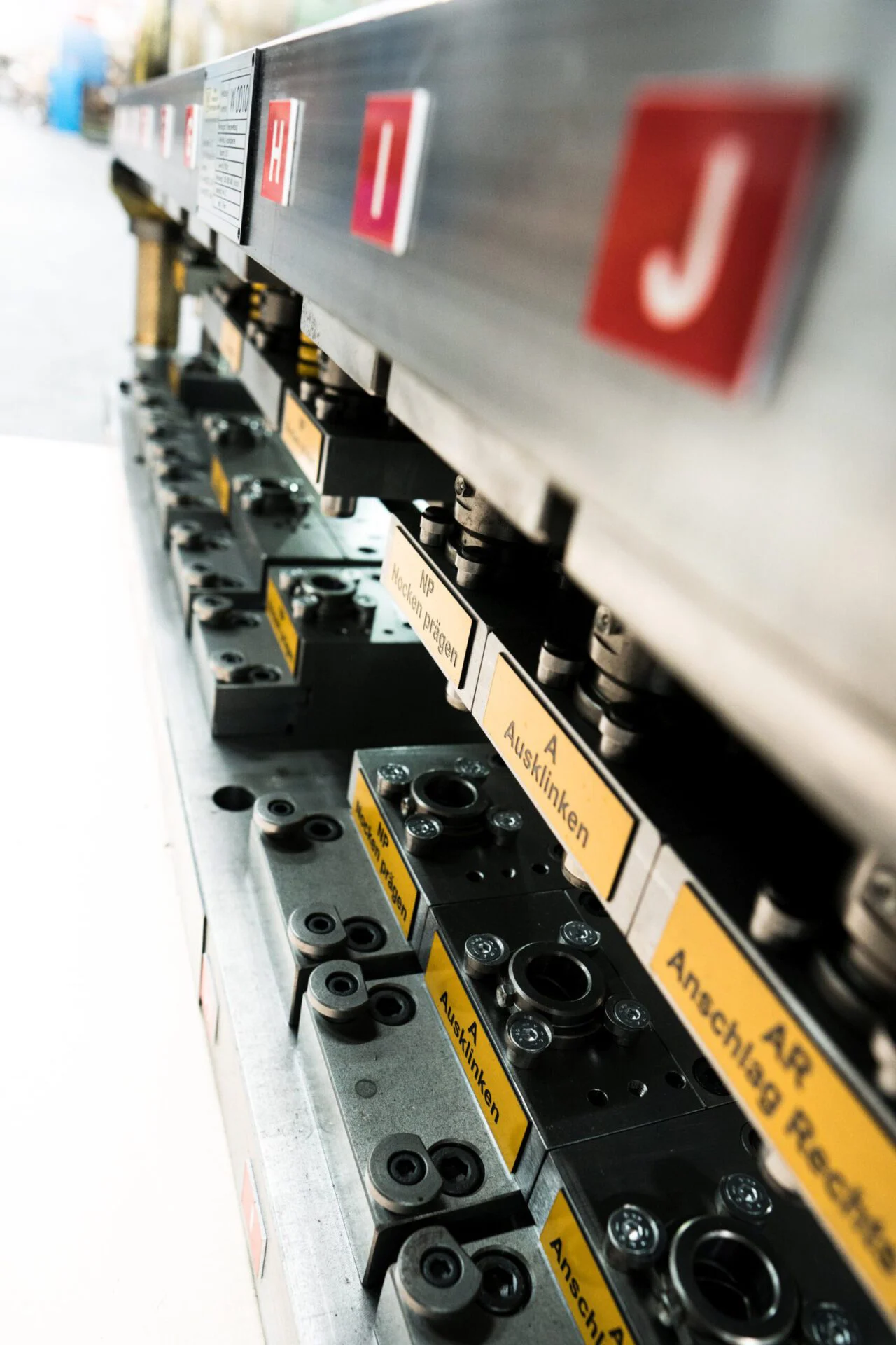 Folgeverbundwerkzeuge für Lohnstanzen